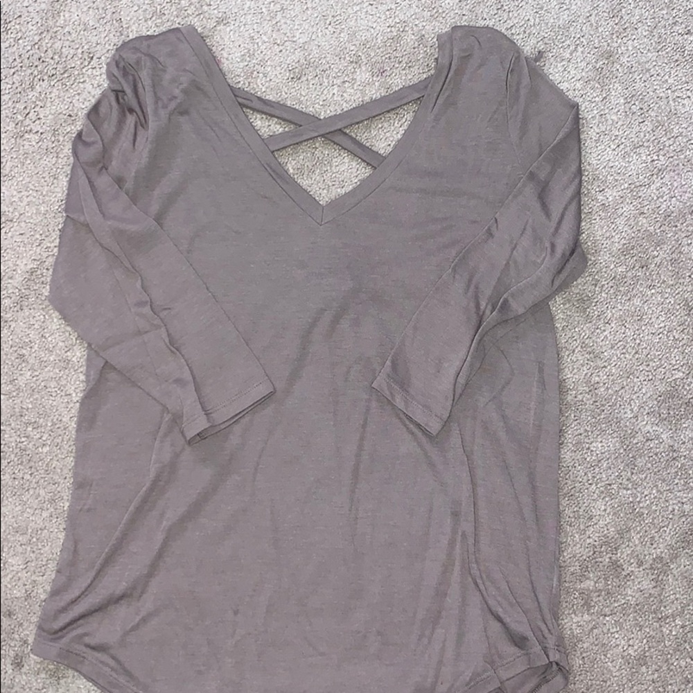 American Eagle tan quarter-length shirt